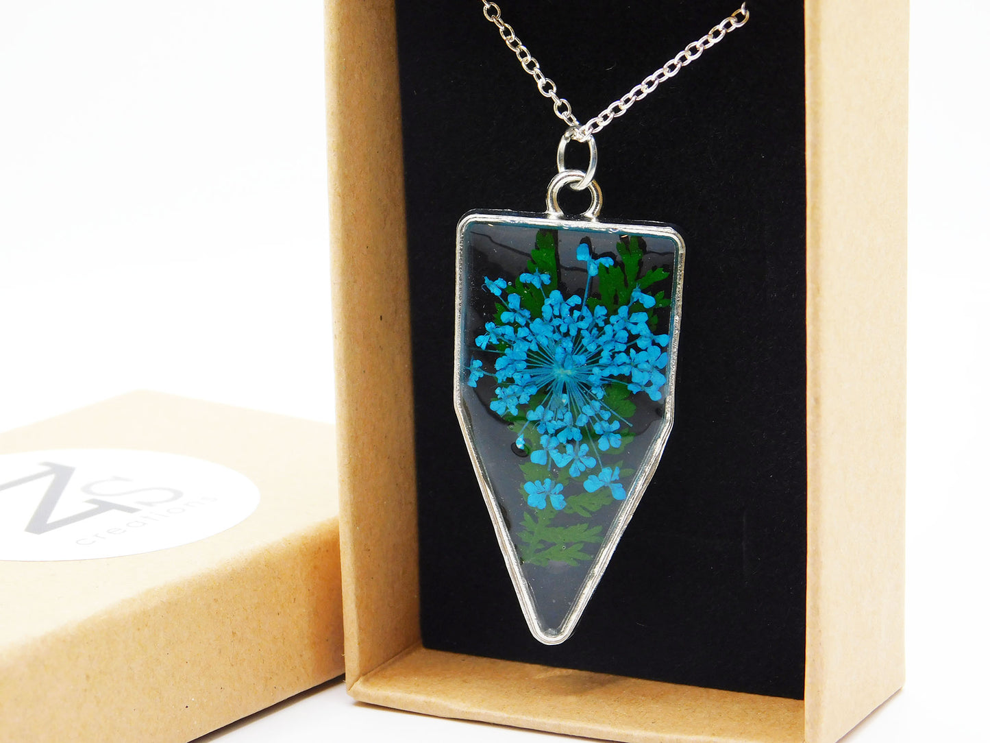Pendentifs en cadre ouvert avec chaîne