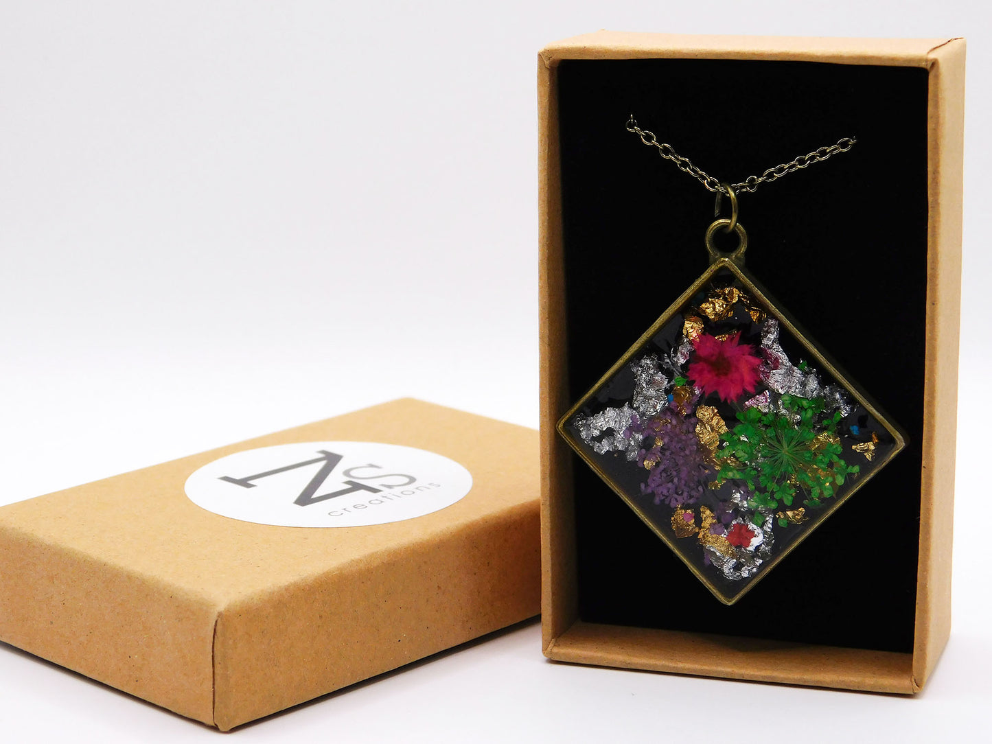Pendentifs en cadre ouvert avec chaîne