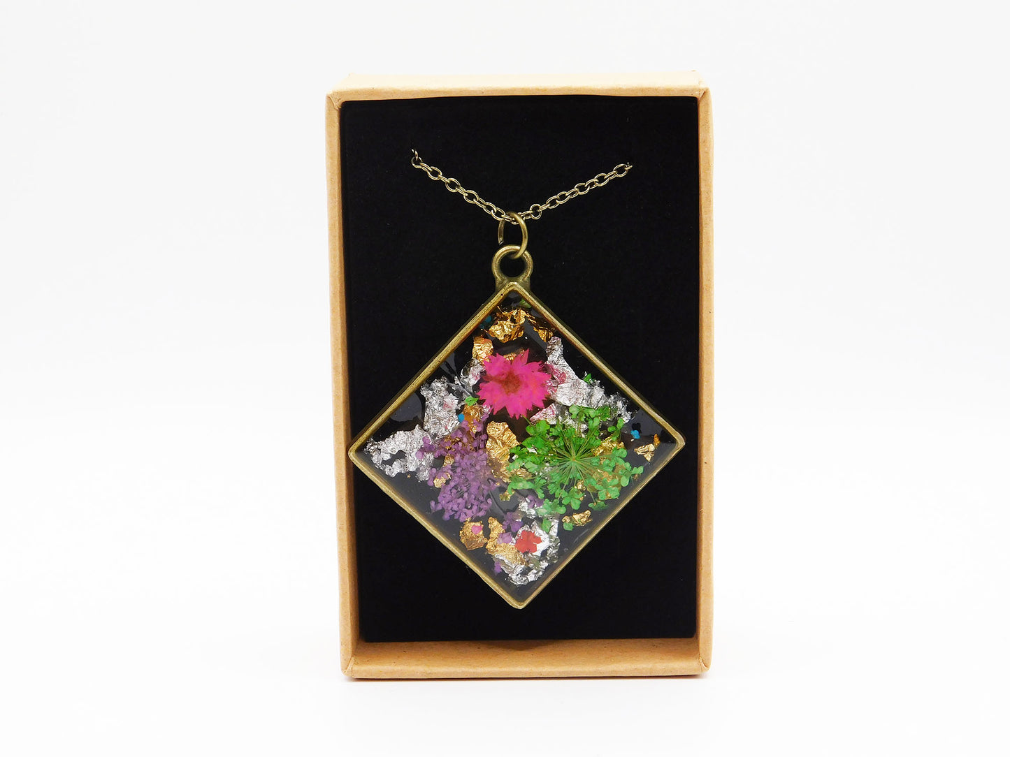 Pendentifs en cadre ouvert avec chaîne