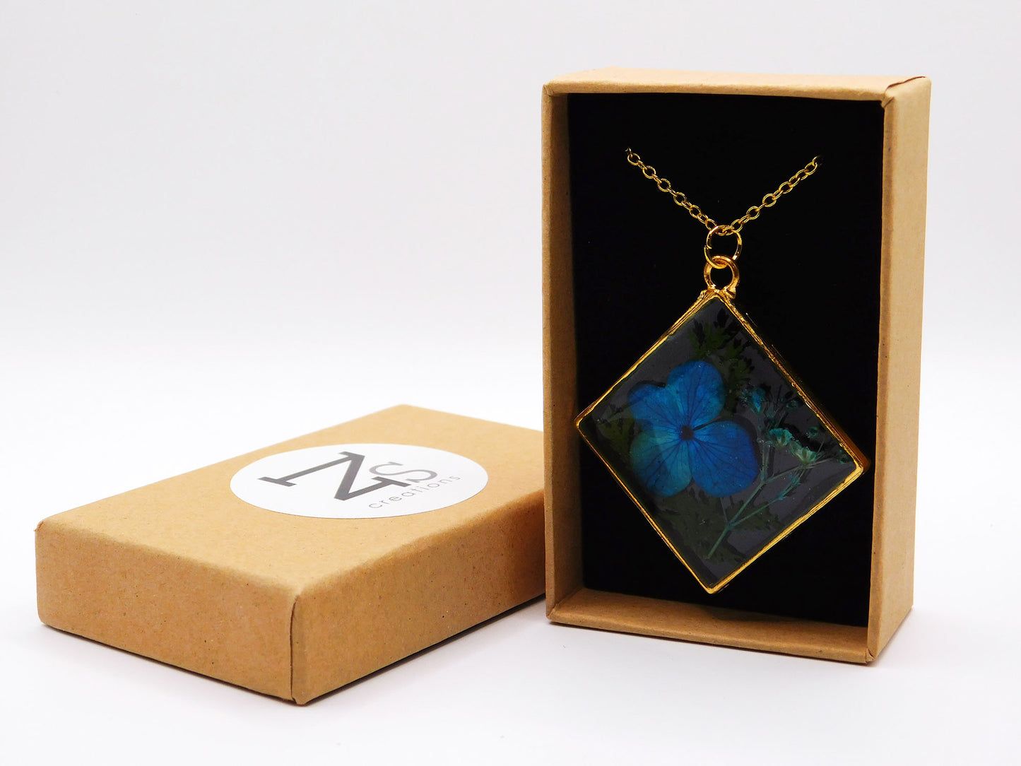 Pendentifs en cadre ouvert avec chaîne