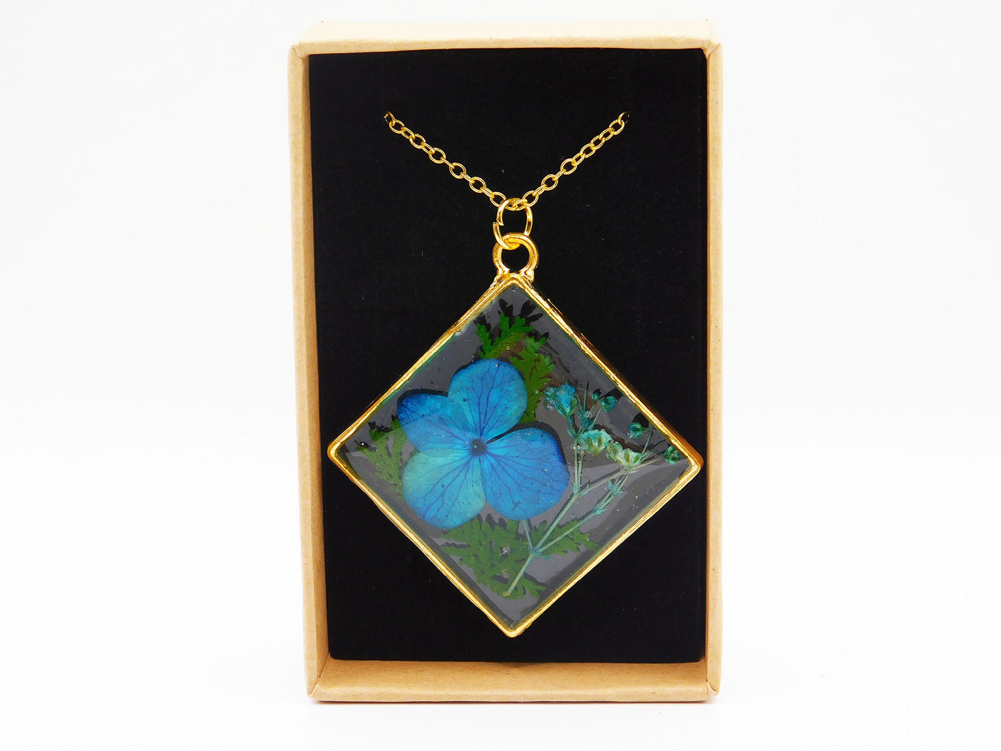 Pendentifs en cadre ouvert avec chaîne