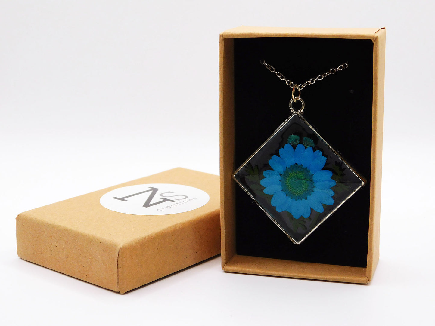 Pendentifs en cadre ouvert avec chaîne