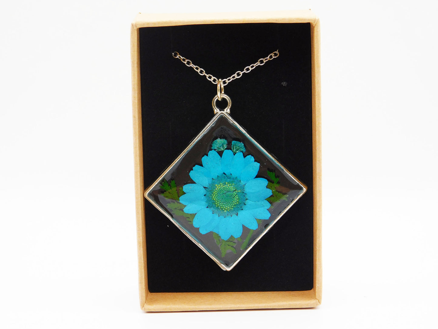 Pendentifs en cadre ouvert avec chaîne