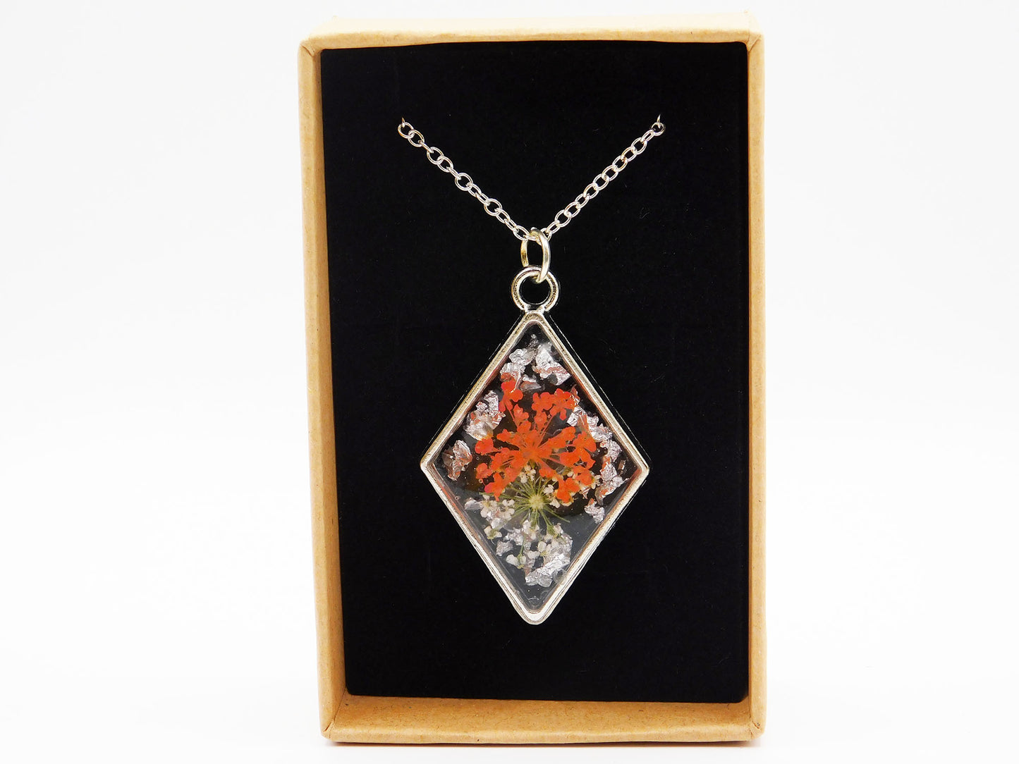 Pendentifs en cadre ouvert avec chaîne
