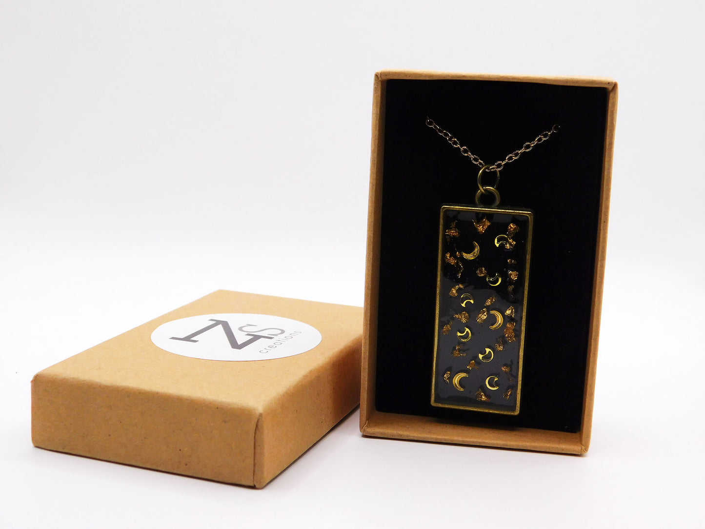 Pendentifs en cadre ouvert avec chaîne