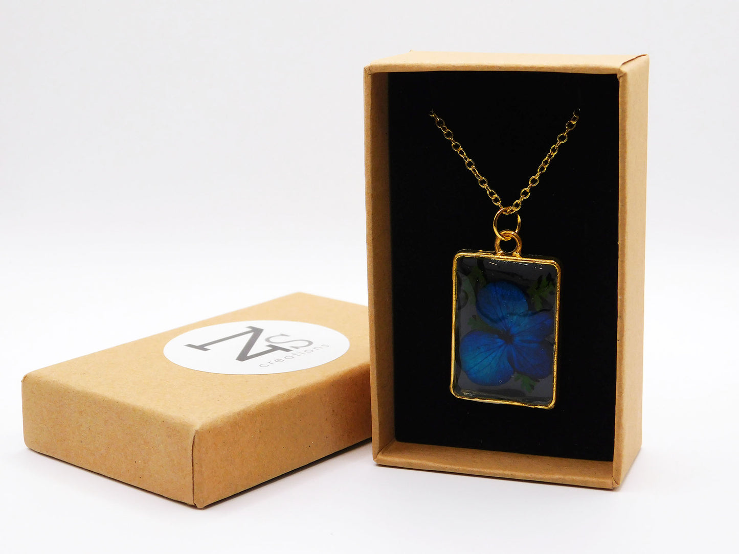 Pendentifs en cadre ouvert avec chaîne