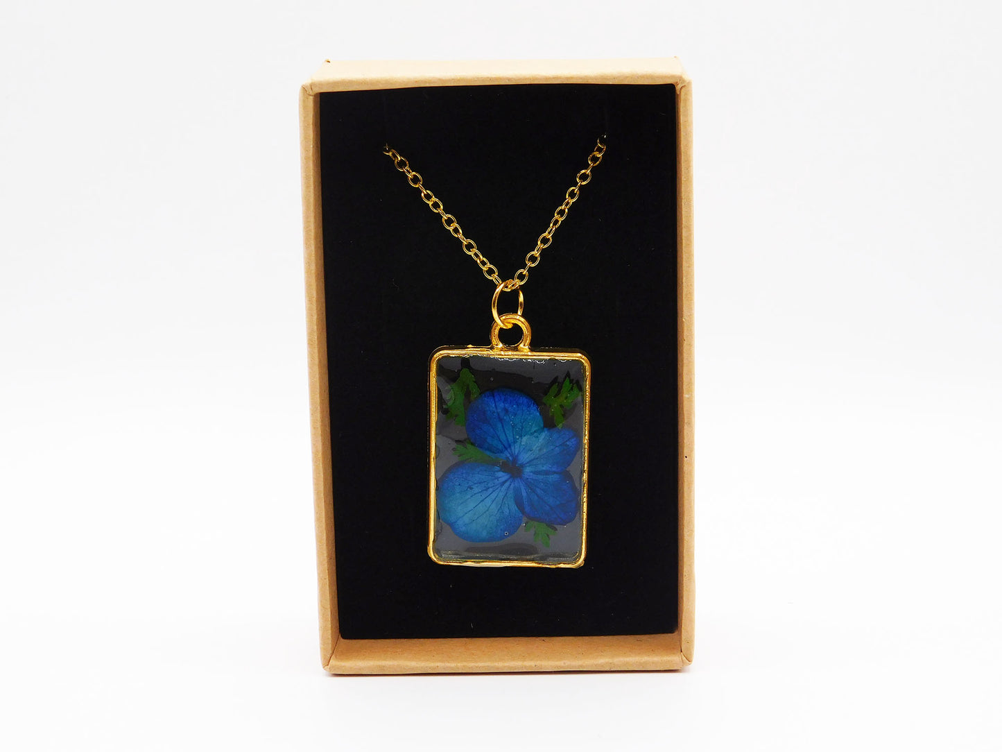 Pendentifs en cadre ouvert avec chaîne