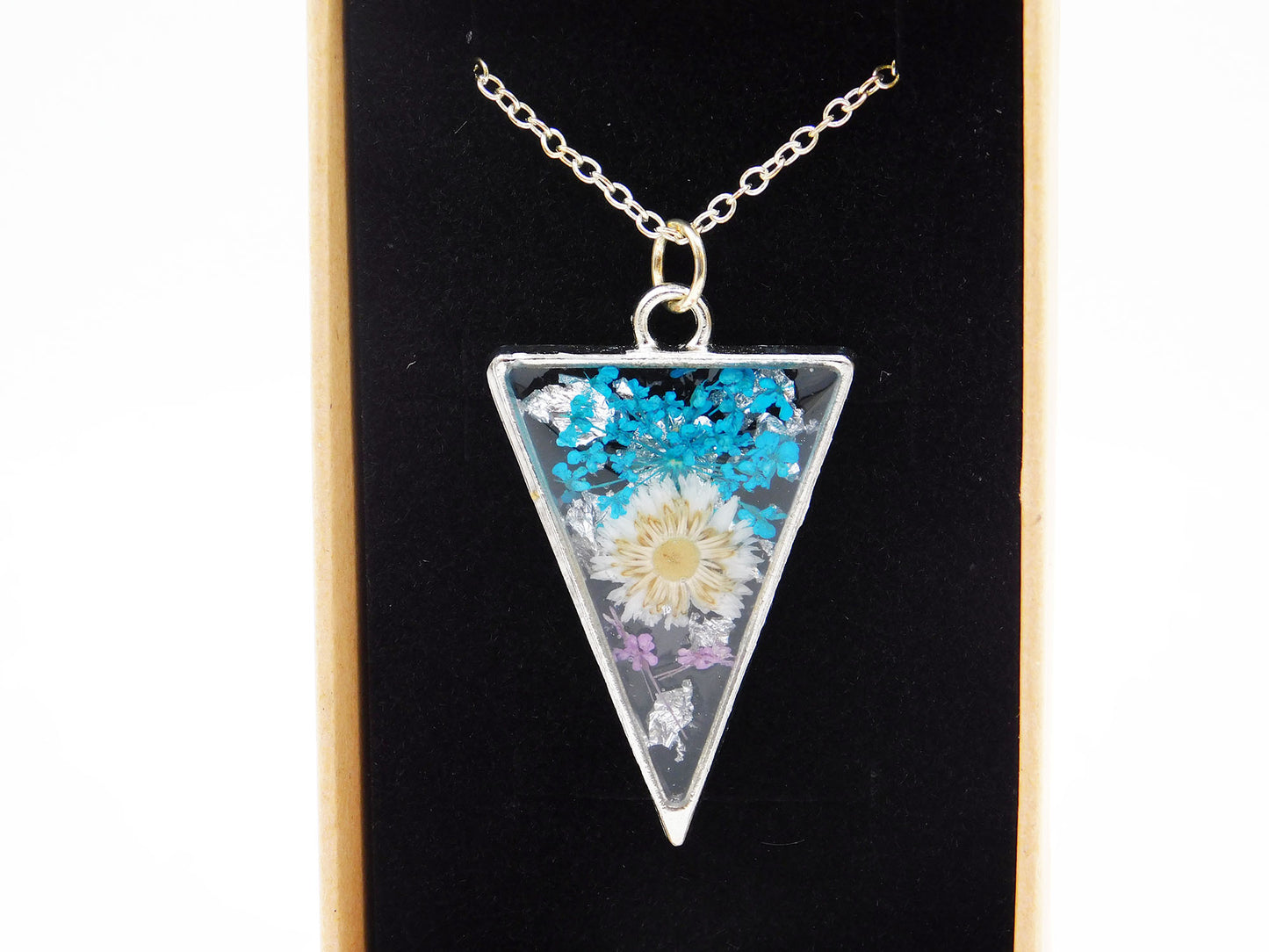 Pendentifs en cadre ouvert avec chaîne